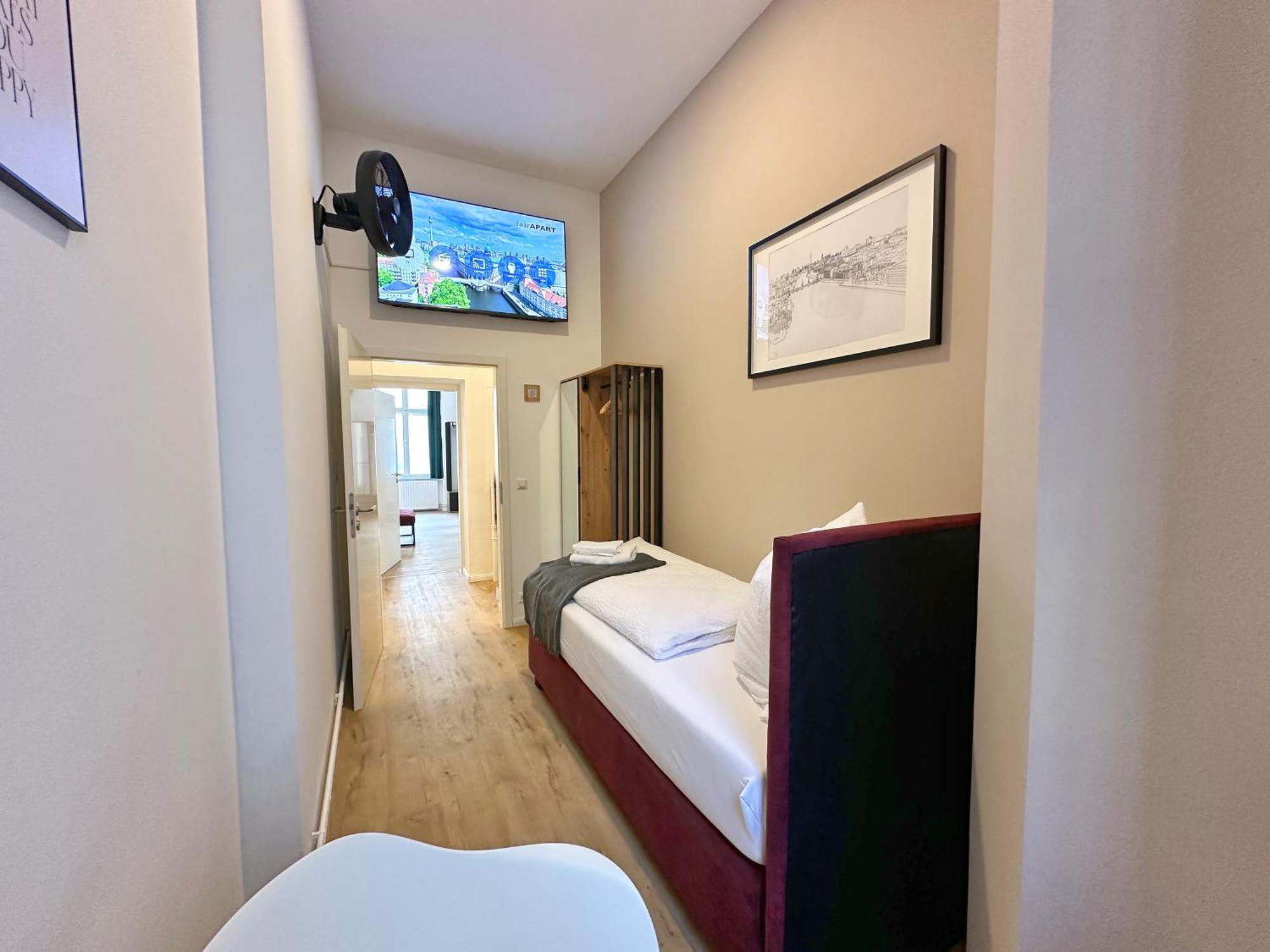 Fairapart 5 Rooms, 2 Baths, 120sq M Prenzlauer Berg Appartement